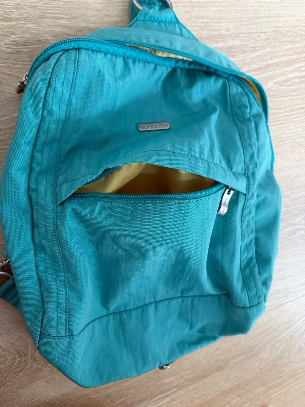 Baggallini Excursion Sling Rare Teal Color Convertible Crossbody to Backpack